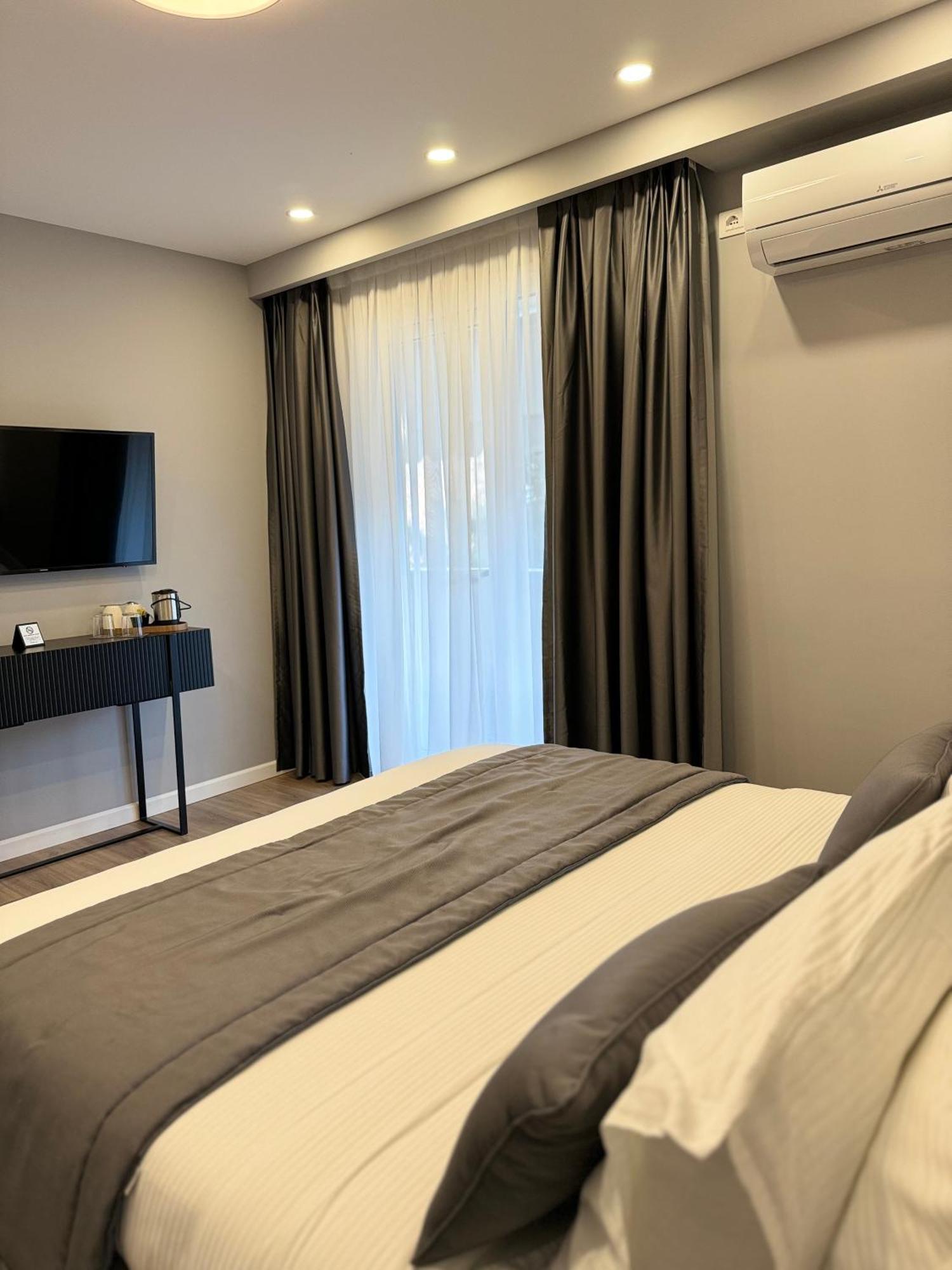 L'Hotel Tirana Exteriör bild