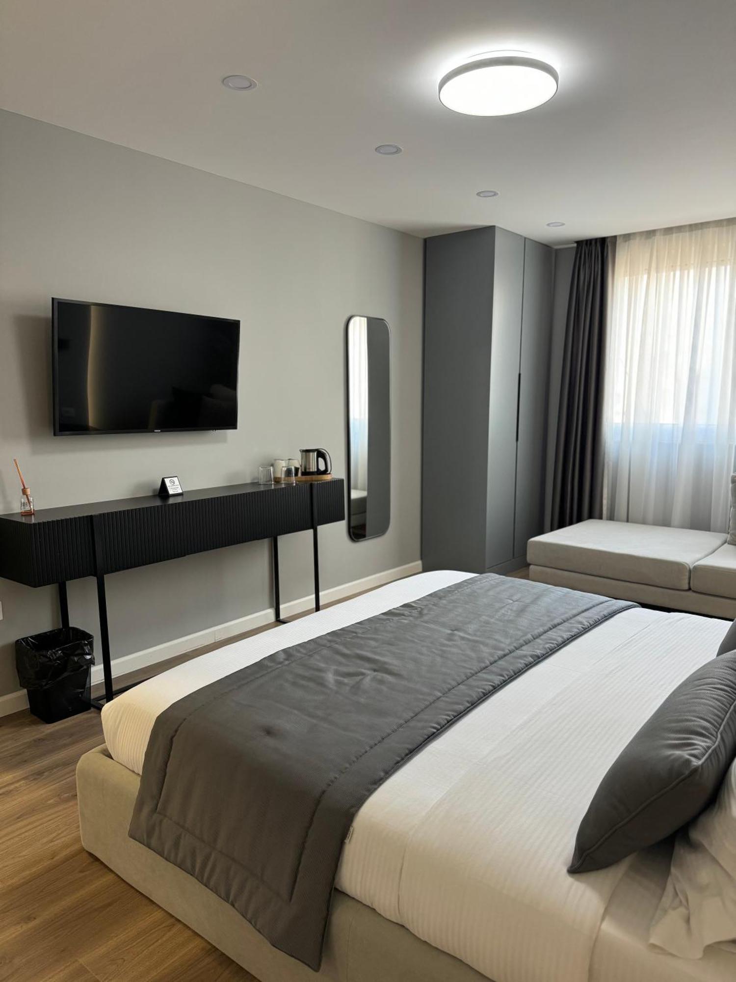 L'Hotel Tirana Exteriör bild
